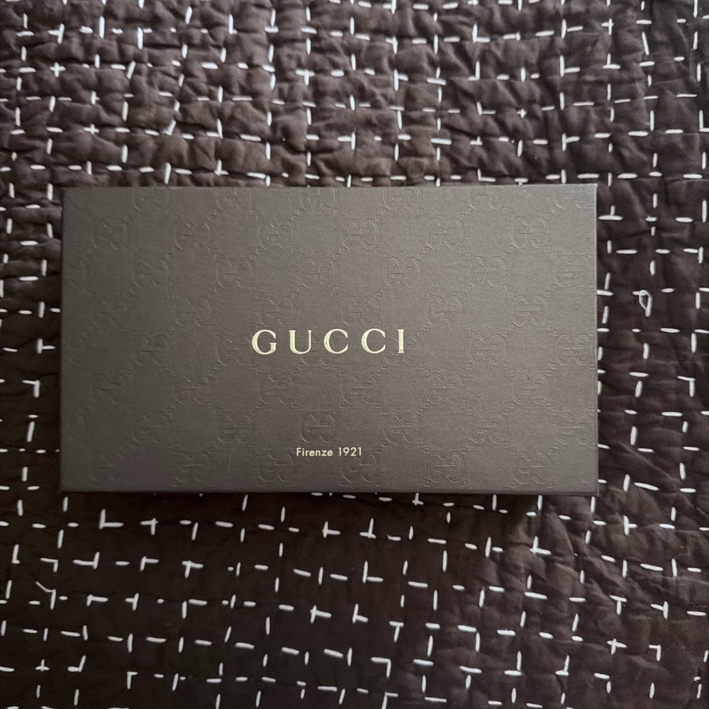 Gucci Brown Gift Box with Gold Logo - Picture 2 of 4